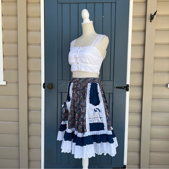 Vtg Fun & Fancy Square Dance Skirt with laces details and Pockets Women Size S - Picture 3 of 9